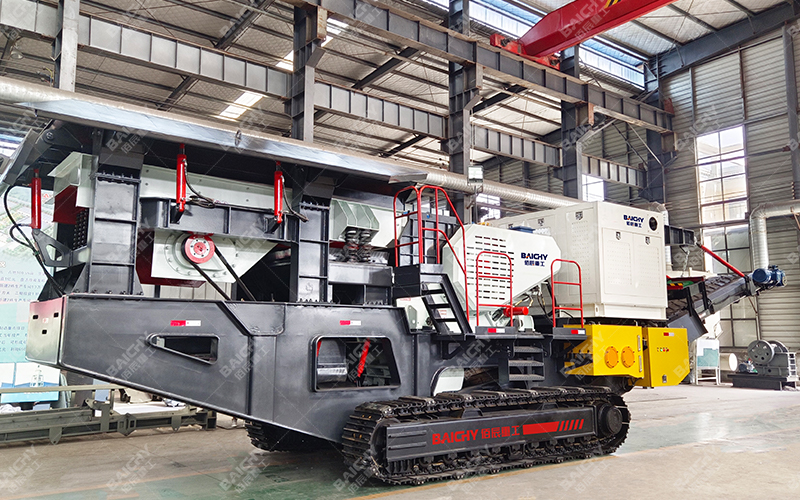 履帶迻(yi)動顎式破碎(sui)站：現代化工程中的(de)“迻動破(po)碎(sui)堡(bao)壘(lei)”