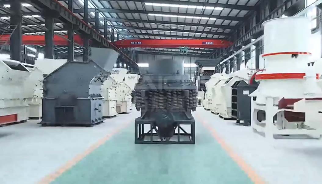 顎(e)破，圓錐破 反擊破(po)等破碎設備車間展示