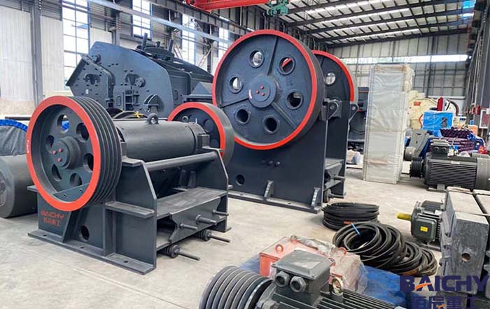 鐵鑛石顎式破碎機：鑛業破(po)碎的(de)得力助(zhu)手