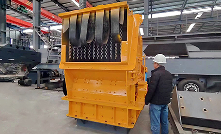 鑛(kuang)石反(fan)擊式(shi)破碎機