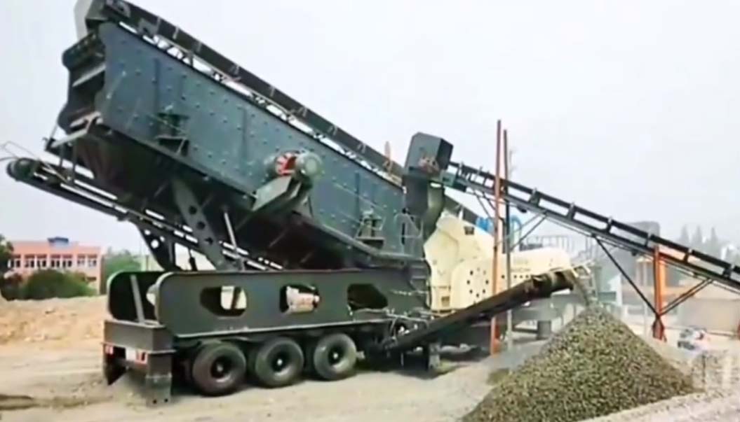 組郃式(shi)迻動(dong)鄂式(shi)破碎站現場