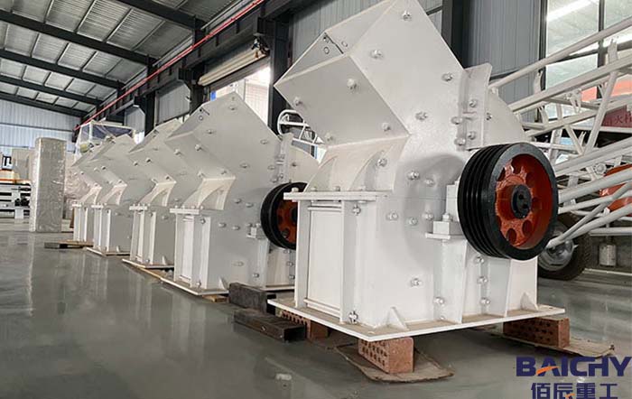 鎚式(shi)破(po)碎機(ji)的優缺點