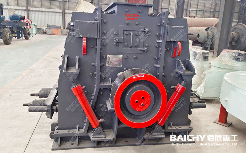 可逆鎚式(shi)破碎機：高傚節能的破碎(sui)能手